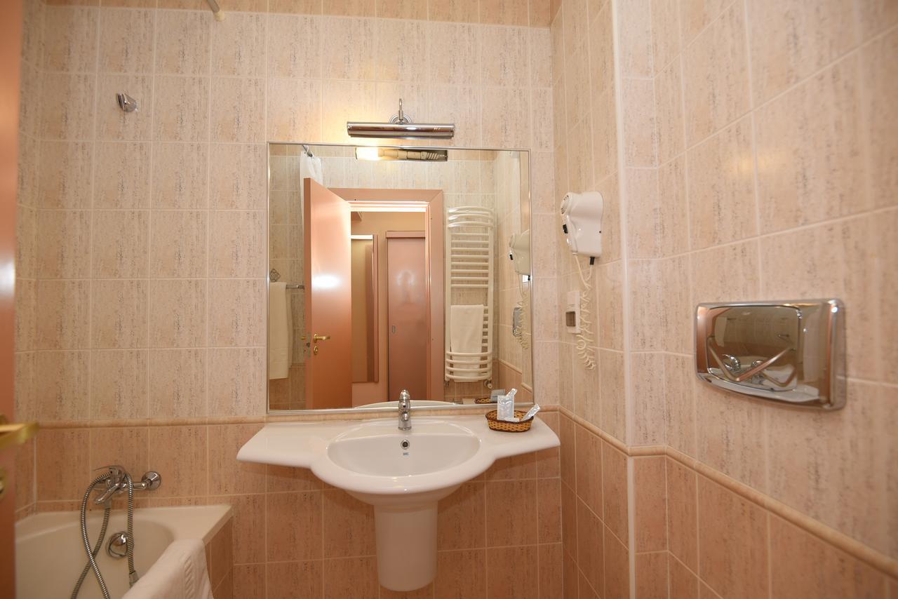Hotel Belvedere Brăila Extérieur photo